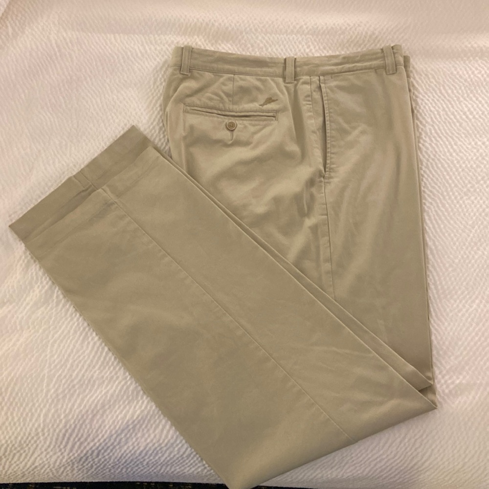 Men’s Tommy Bahama khaki pants very nice flat front 34x34